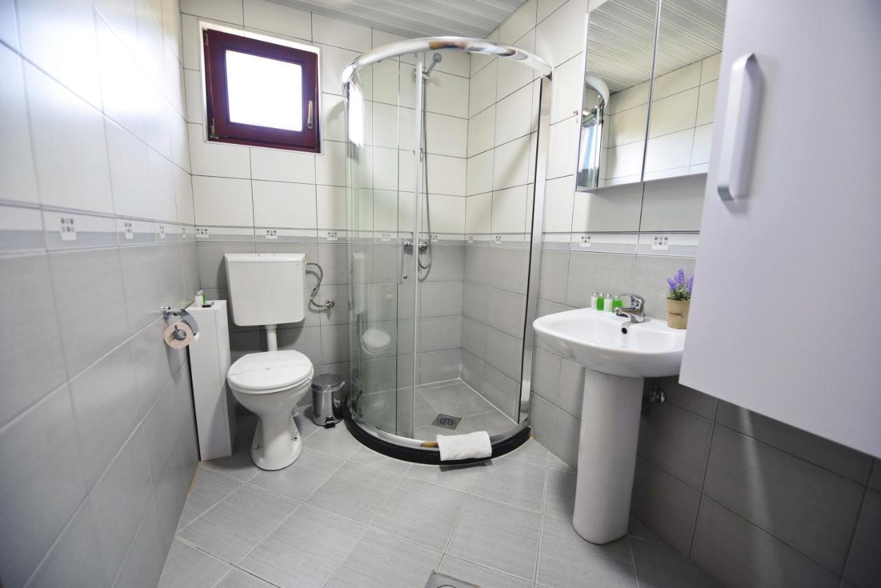 Si Apartments Ohrid With Free Parking Esterno foto